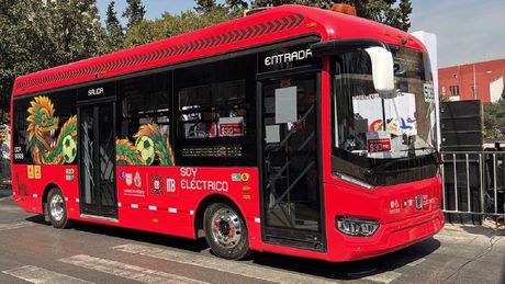 Mundial 2026: Metrobús implementa sistema bilingüe para turistas