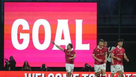 Wrexham United festeja uno de sus goles contra Chelsea en la FA Cup | AP
