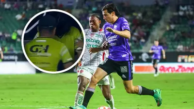 ¡Se vale sobar! Mauro Laínez mandó al suelo a un guardia al darle un pelotazo