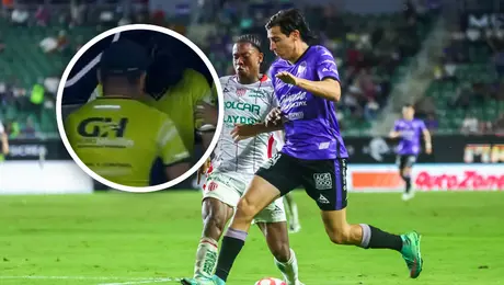 ¡Se vale sobar! Mauro Laínez mandó al suelo a un guardia al darle un pelotazo