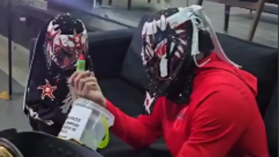 Penta Zero Miedo cumple sueño de niño que vendía dulces para comprarse una figurita del luchador