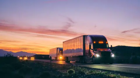 Los camiones de carga son uno de los principales blancos del crimen organizado en carreteras del país. / iStock