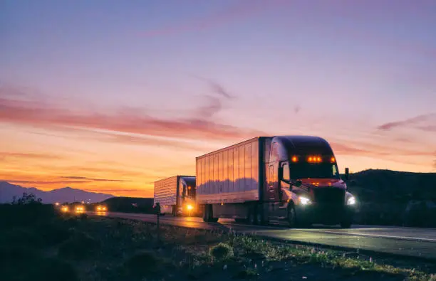 Los camiones de carga son uno de los principales blancos del crimen organizado en carreteras del país. / iStock
