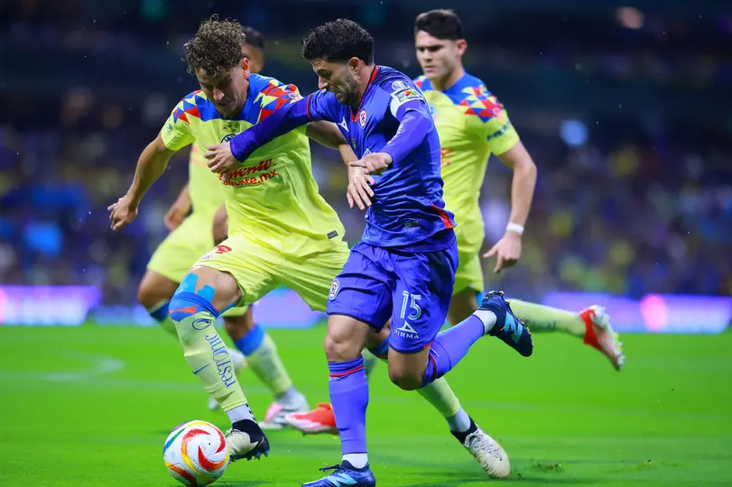 Ignacio Rivero e Igor Lichnovsky en el partido de vuelta de la Final del Clausura 2024 de la Liga MX entre América y Cruz Azul | IMAGO 7
