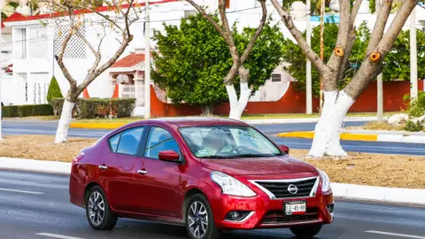 El Nissan Versa encabeza la lista de los autos más robados en México por su alta circulación. / iStock