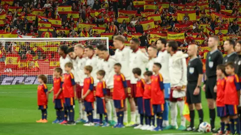 La Selección de España durante la ceremonia previa al amistoso contra Egipto en el RCDE Stadium | AFP