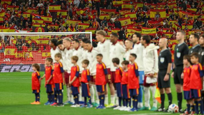 La Selección de España durante la ceremonia previa al amistoso contra Egipto en el RCDE Stadium | AFP