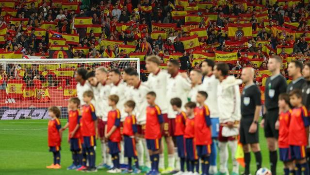 La Selección de España durante la ceremonia previa al amistoso contra Egipto en el RCDE Stadium | AFP