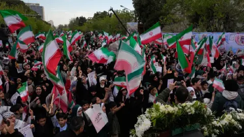 Los ciudadanos en Irán sufren y temen por sus vidas a cualquier hora l AP