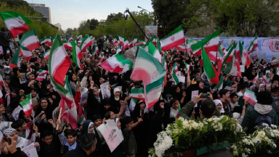 Los ciudadanos en Irán sufren y temen por sus vidas a cualquier hora/AP