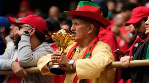 Afición de Marruecos en un partido l AP