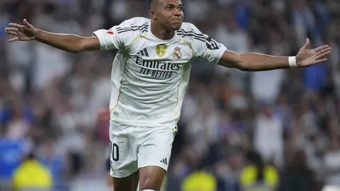 Mbappé celebra un gol con Real Madrid | AP