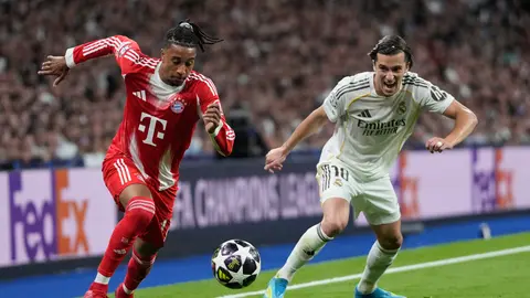 Olise controla el balón tras driblar a Carreras | AP