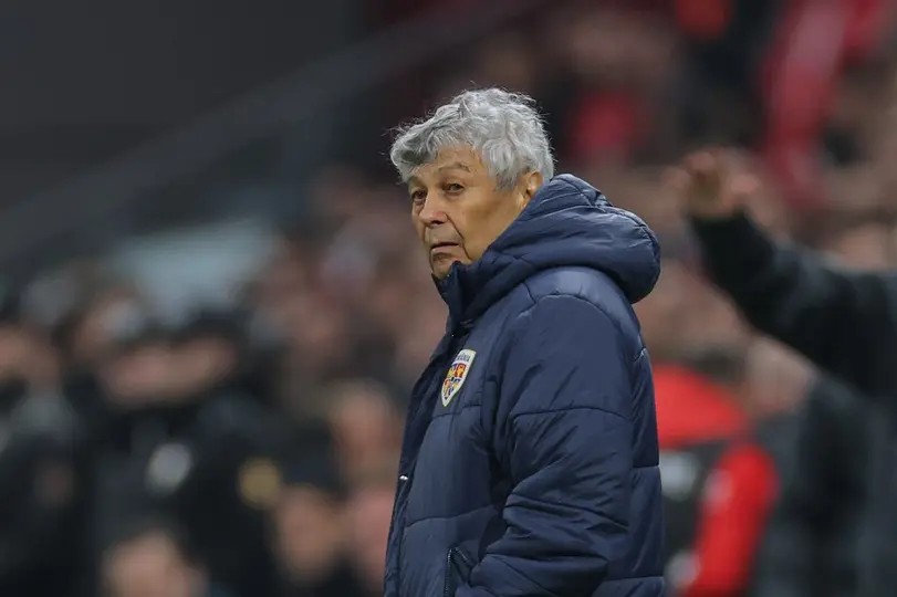 Mircea Lucescu siendo entrenador de Rumania l AP