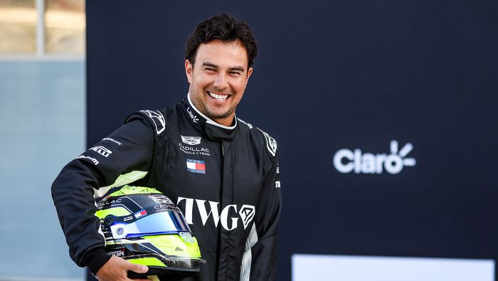 Checo Pérez durante la pretemporada en Bahréin con Cadillac | MEXSPORT