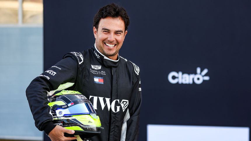 Checo Pérez durante la pretemporada en Bahréin con Cadillac | MEXSPORT