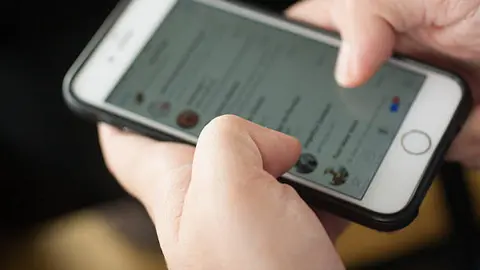 Cuidado con el “hola mamá”: así funciona la estafa en WhatsApp que roba tu dinero