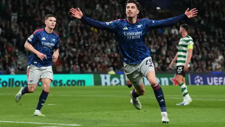 Arsenal sufre, pero toma ventaja ante Sporting Lisboa en Champions League