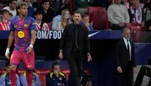 ¡Deplorable! Aficionados del Barcelona arrojan objetos al autobús del Atlético de Madrid a su llegada al Camp Nou