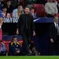 ¡Deplorable! Aficionados del Barcelona arrojan objetos al autobús del Atlético de Madrid a su llegada al Camp Nou
