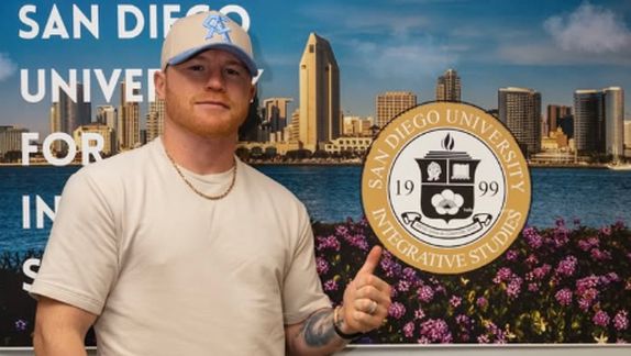 "Nunca es tarde": Canelo Álvarez presume su ingreso a la Universidad de San Diego