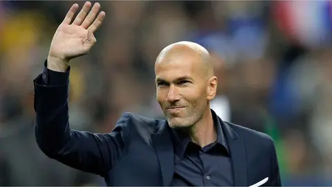 Zinedine Zidane saludando al público l AP