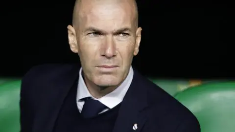 Zinedine Zidane no llegó al Chelsea por polémica razón