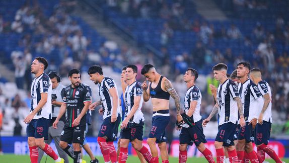 Jugadores de Rayados de Monterrey en lamento tras la derrota contra Atlético San Luis | MEXSPORT
