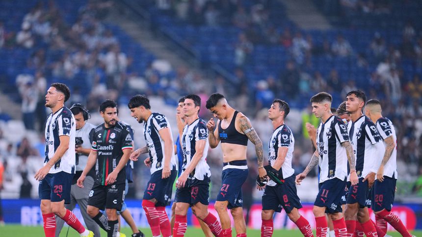 Jugadores de Rayados de Monterrey en lamento tras la derrota contra Atlético San Luis | MEXSPORT
