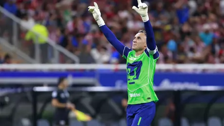 Keylor Navas lidera tabla de porteros mejor evaluados del torneo