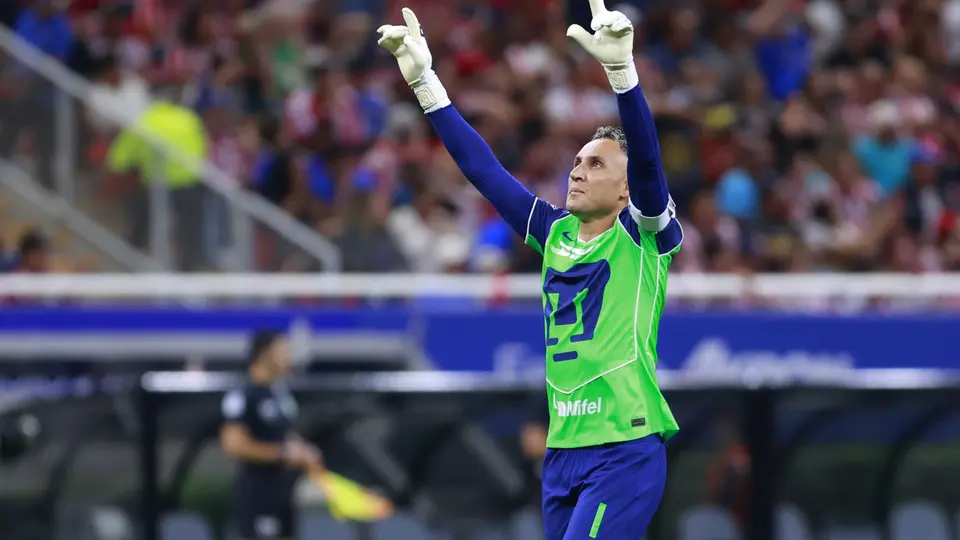 Keylor Navas festeja tras anotación de Universidad Nacional ante Chivas | MEXSPORT