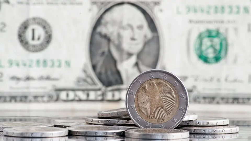 Es buen momento para comprar dólares o cambiar, según tus intereses / Magnific