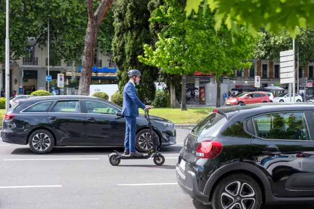 La regulación busca reducir accidentes y mejorar la seguridad vial en calles de la capital. / iStock