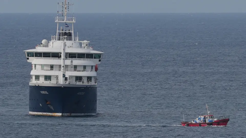El crucero MV Hondius fue escenario de un brote de hantavirus durante una travesía por el Atlántico Sur./ AP