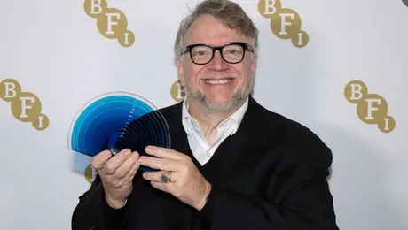 “Nací en México”: Guillermo del Toro emociona tras recibir premio histórico en Reino Unido