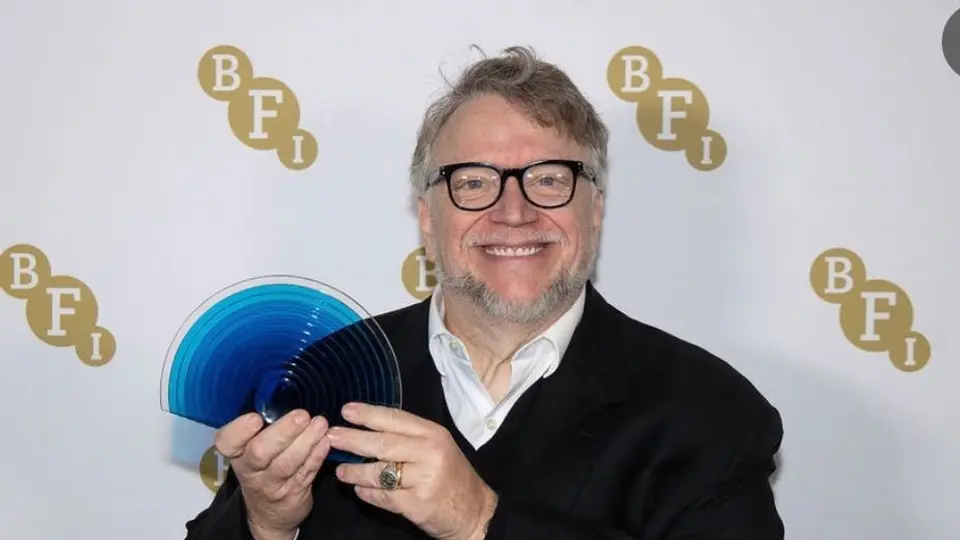 “Nací en México”: Guillermo del Toro emociona tras recibir premio histórico en Reino Unido