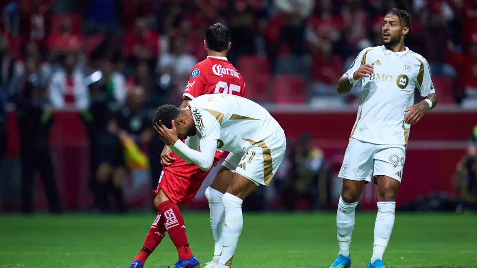 Timothy Tillman con increíble falla ante Toluca | MEXSPORT