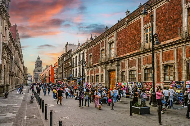 Especialistas alertaron que algunas zonas de la capital se hunden hasta 2.5 centímetros por mes./ Pixabay