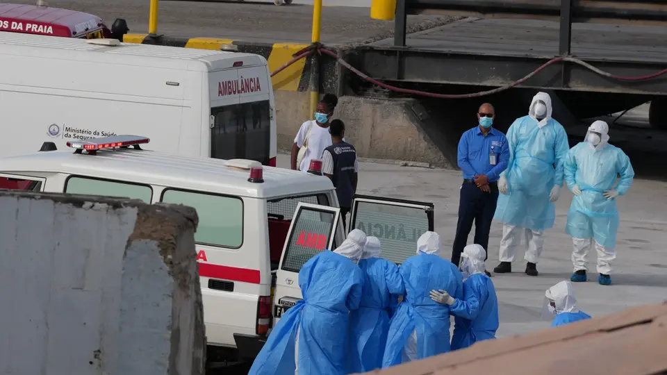 La OMS descartó que el brote de hantavirus detectado en el crucero represente una nueva pandemia./ AP