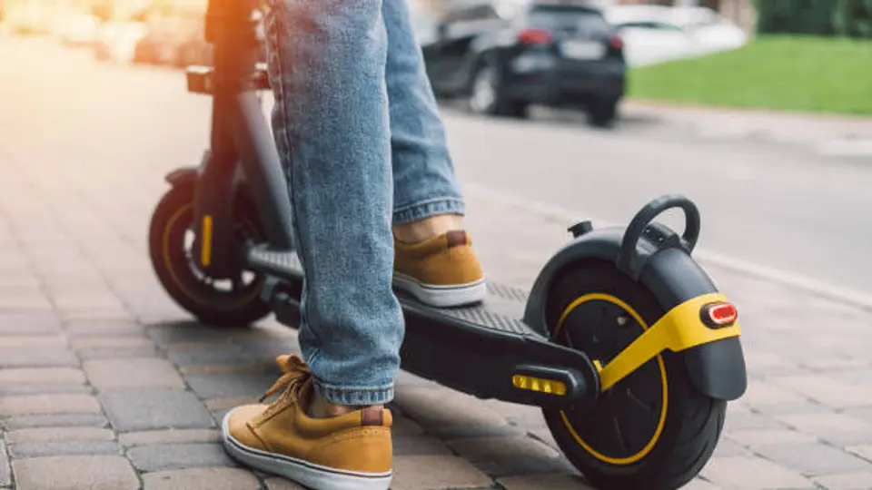 Las motos eléctricas y scooters tendrán nuevas reglas de circulación en CDMX a partir de este 2026. /iStock