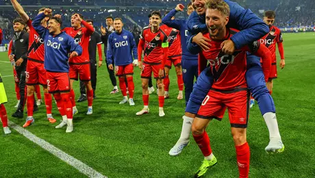 El Rayo Vallecano asalta Estrasburgo y vuela a su primera final continental