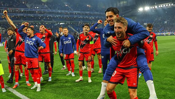 El Rayo Vallecano asalta Estrasburgo y vuela a su primera final continental