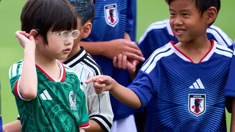 Niños japoneses visitaron las instalaciones en donde entrena su selección | MexSport