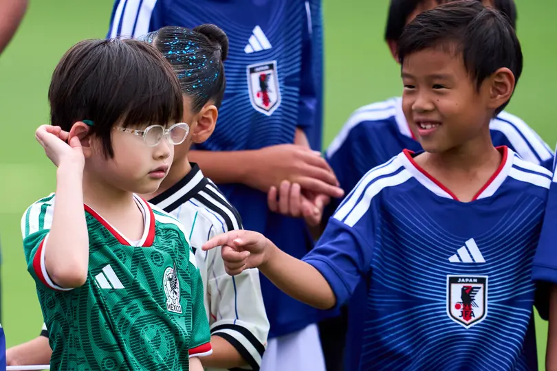 Niños japoneses visitaron las instalaciones en donde entrena su selección | MexSport
