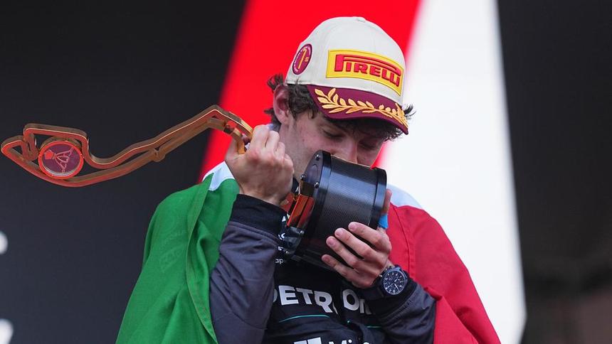 Andrea Kimi Antonelli celebra su victoria en el Gran Premio de Mónaco | AP