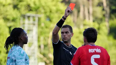 ¡De amistoso no tuvo nada! Rafael Leão e Iván Román se van expulsados en el Portugal vs. Chile