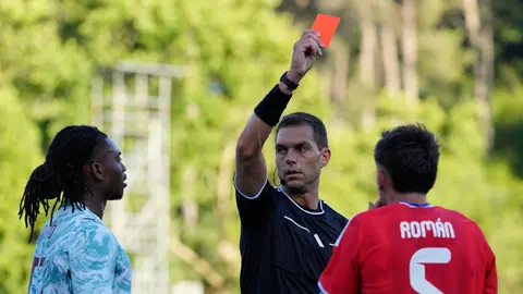 ¡De amistoso no tuvo nada! Rafael Leão e Iván Román se van expulsados en el Portugal vs. Chile