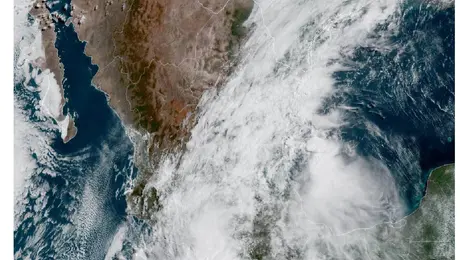 Boris podría convertirse en ciclón tropical y provocar lluvias torrenciales en México