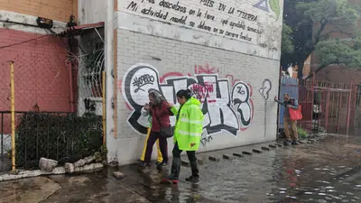 Mega fuga de agua afecta carriles de Periférico Oriente en Iztapalapa