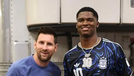 Messi recibe regalo especial de Marcel Reed tras partido de Argentina en Texas